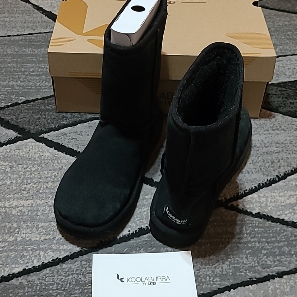 KOOKABURRA BY UGG Black Classic Short Lined Boots